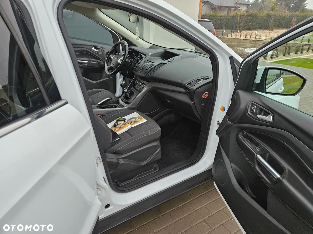Ford Kuga 2.0 TDCi 2x4 Titanium - 15
