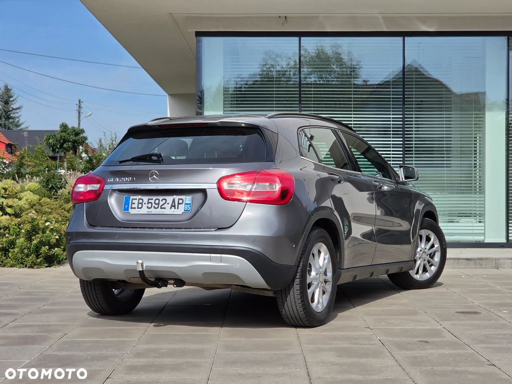 Mercedes-Benz GLA 200 d Activity Edition - 12