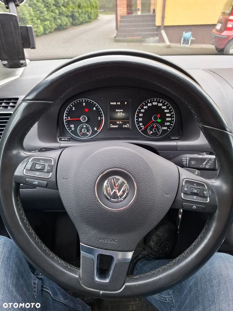 Volkswagen Touran - 10