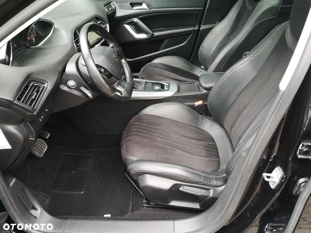 Peugeot 308 PureTech 130 GPF EAT8 Stop & Start Allure Business-Paket - 24