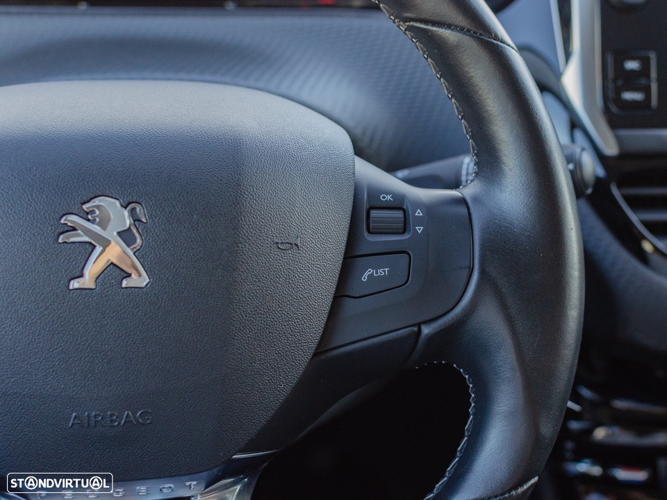 Peugeot 2008 1.2 PureTech Allure EAT6 - 18