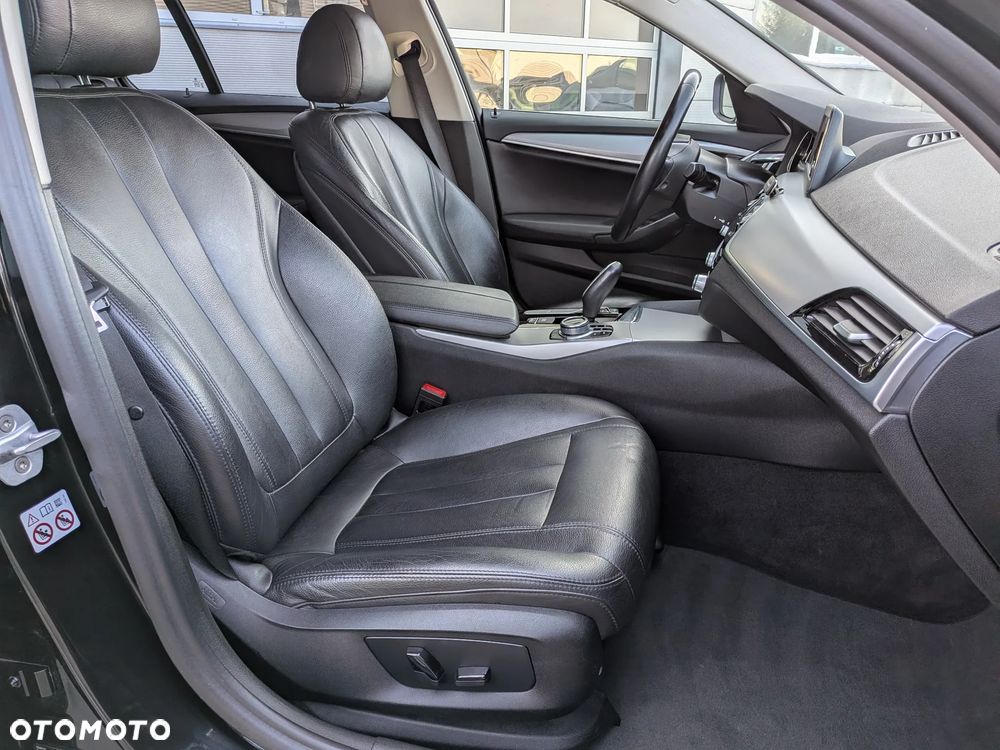 BMW Seria 5 520d - 24