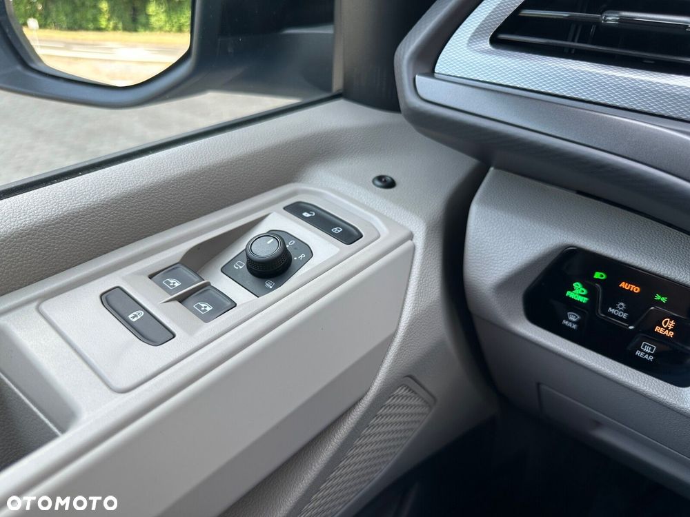 Volkswagen multivan Multivan Family L2 silnik: 2,0 l TDI SCR 150 KM / skrzynia biegów: 7-biegowa DSG rozstaw osi: 3124 mm - 22