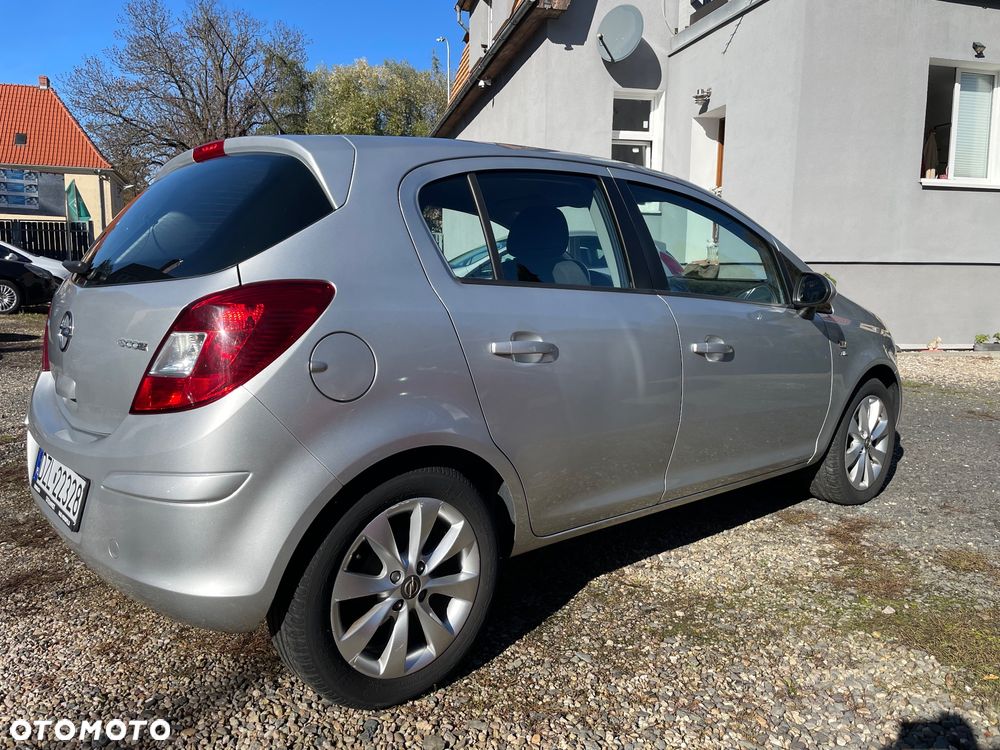 Opel Corsa 1.2 16V Color Edition - 4