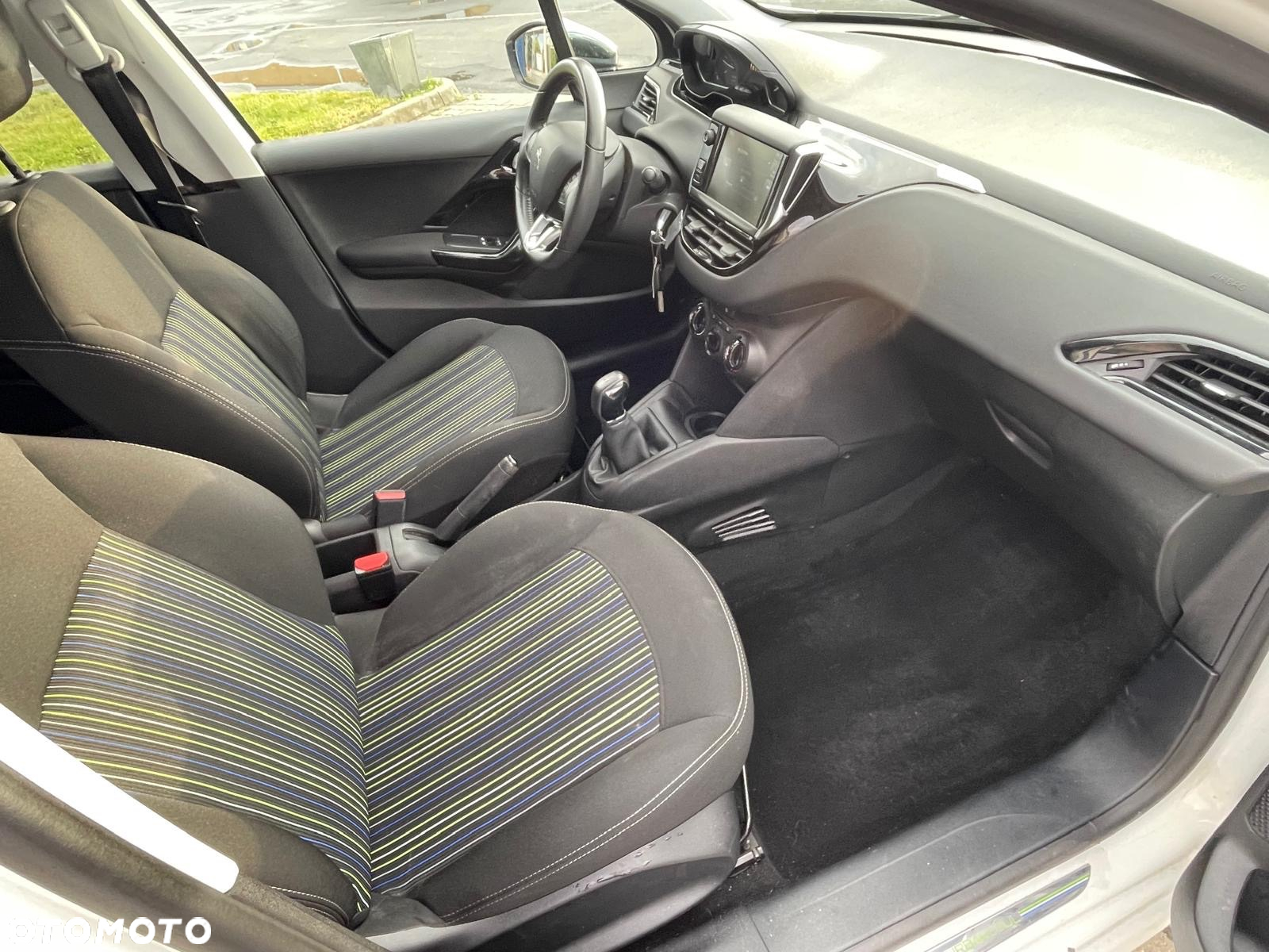 Peugeot 208 1.6 BlueHDi Active - 12