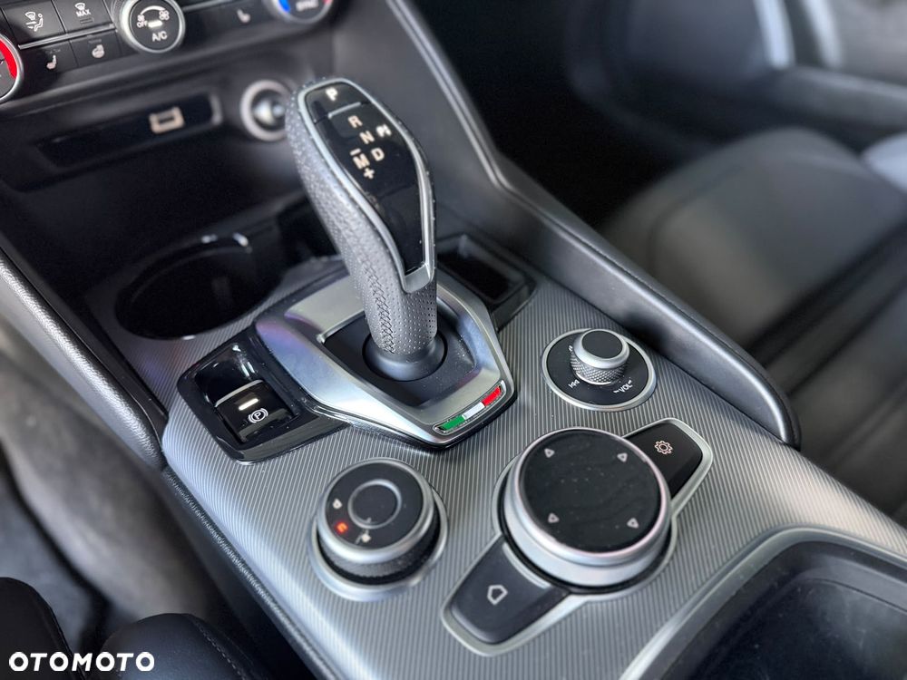 Alfa Romeo Giulia 2.0 Turbo Veloce Q4 - 12