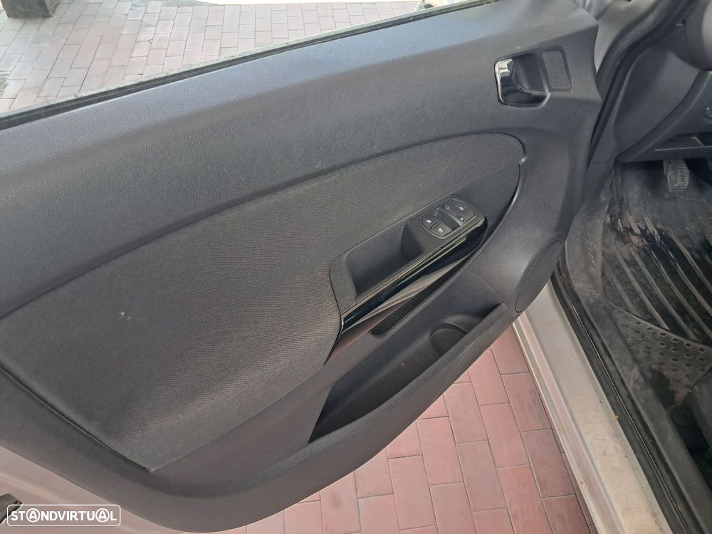 Opel Corsa 1.2 CMON - 4