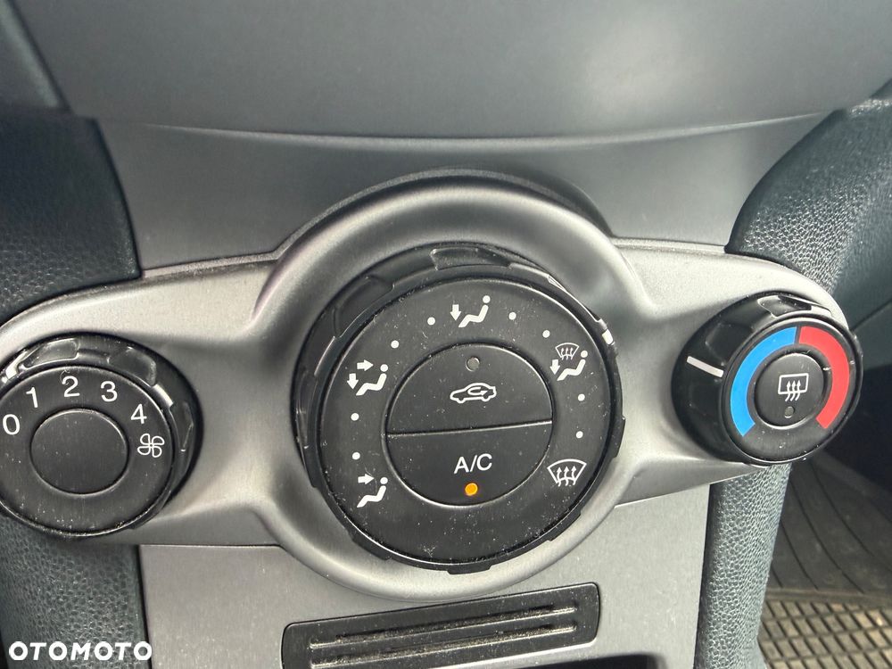 Ford Fiesta 1.25 Champions Edition - 19