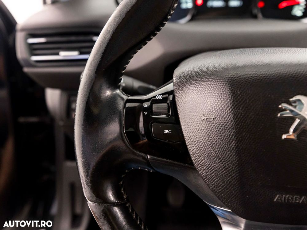 Peugeot 308 1.6 HDI FAP Allure - 17