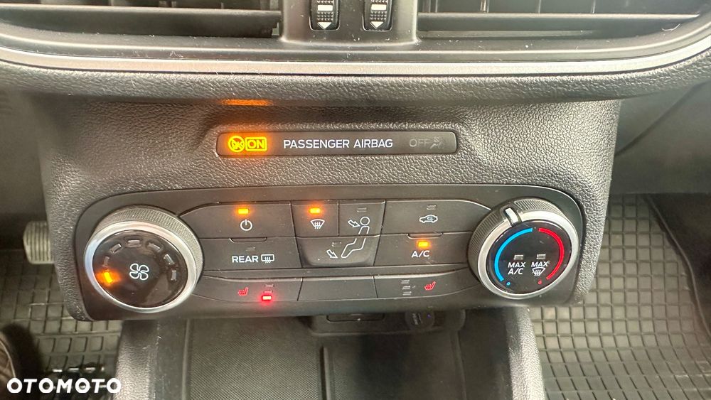 Ford Focus 1.5 EcoBlue Start-Stopp-System ST-LINE DESIGN - 31