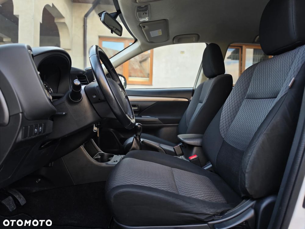 Mitsubishi Outlander - 28
