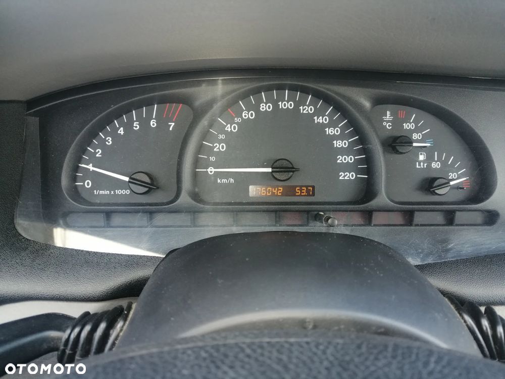 Opel Vectra 1.6 - 10