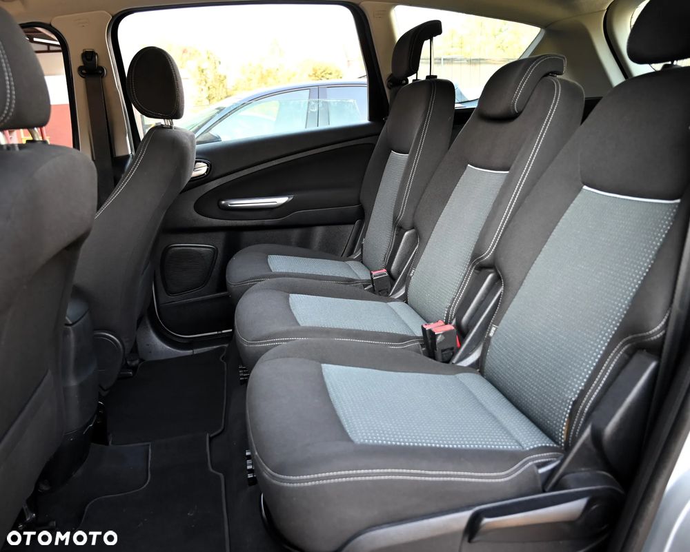 Ford S-Max - 33