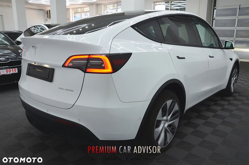 Tesla Model Y Long Range AWD - 5