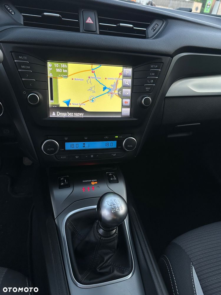 Toyota Avensis Touring Sports 1.8 Comfort - 33