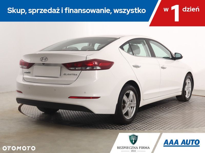 Hyundai Elantra - 7