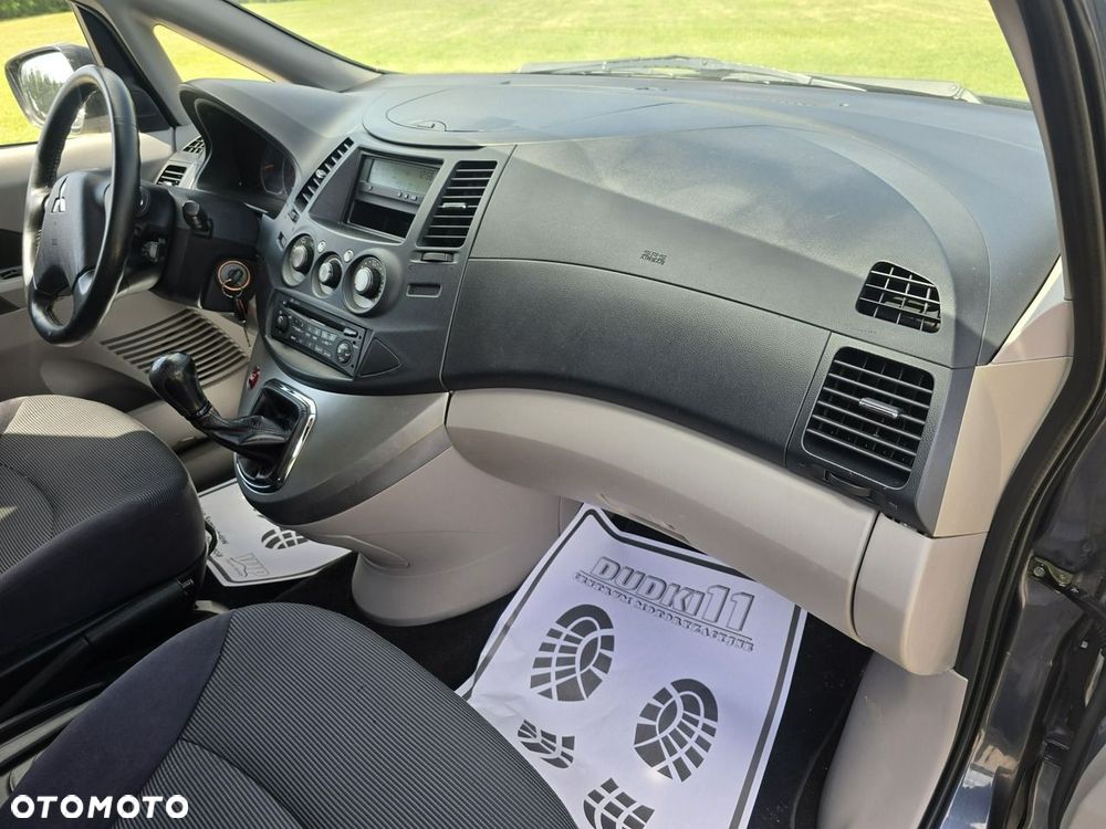 Mitsubishi Grandis - 22