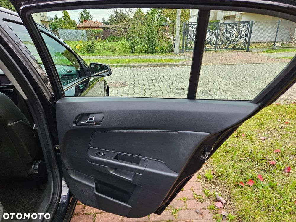 Opel Astra 1.6 Cosmo - 26