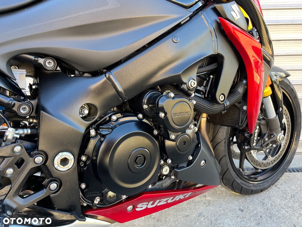 Suzuki GSX 1000 - 32