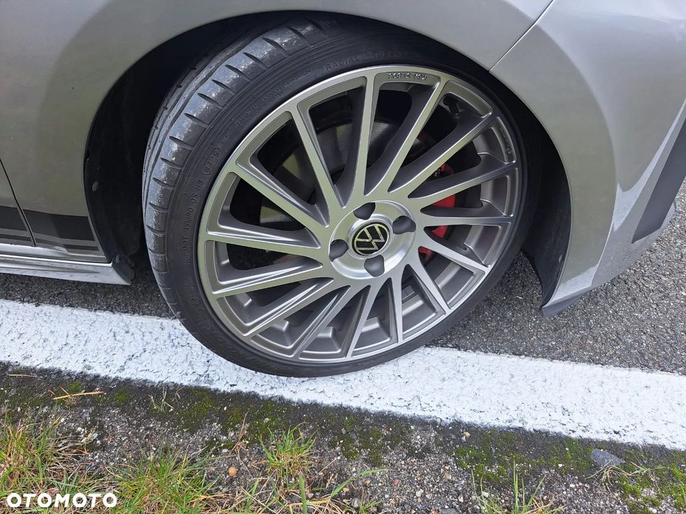 Volkswagen up! GTI - 32