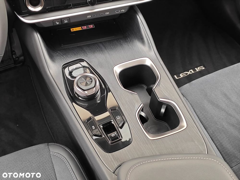 Lexus RZ 450e Omotenashi DIRECT4 - 18
