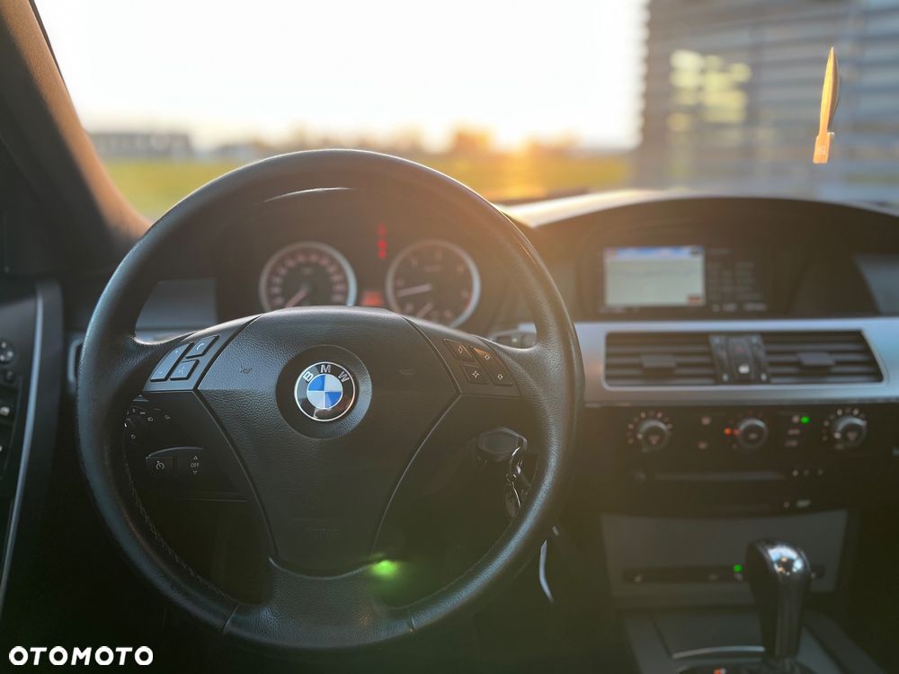BMW Seria 5 525d Touring - 13
