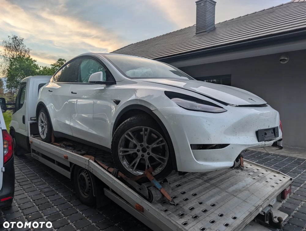 Tesla Model Y Long Range AWD - 1