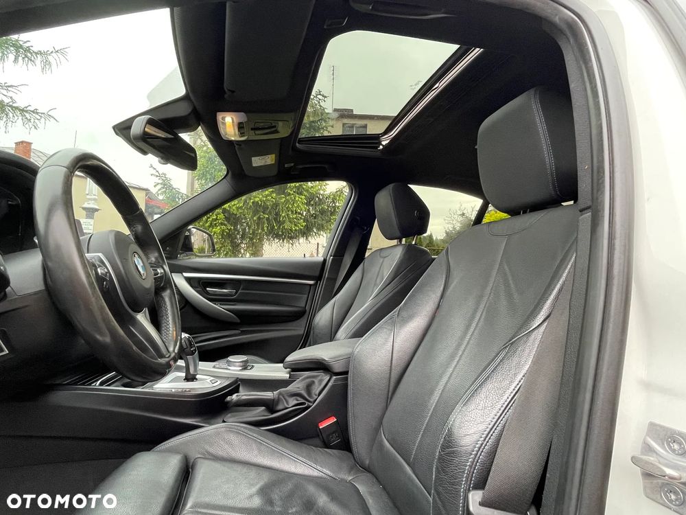 BMW Seria 3 330e iPerformance M Sport - 33
