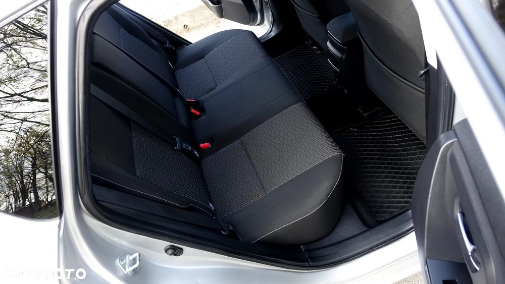 Toyota Auris - 12