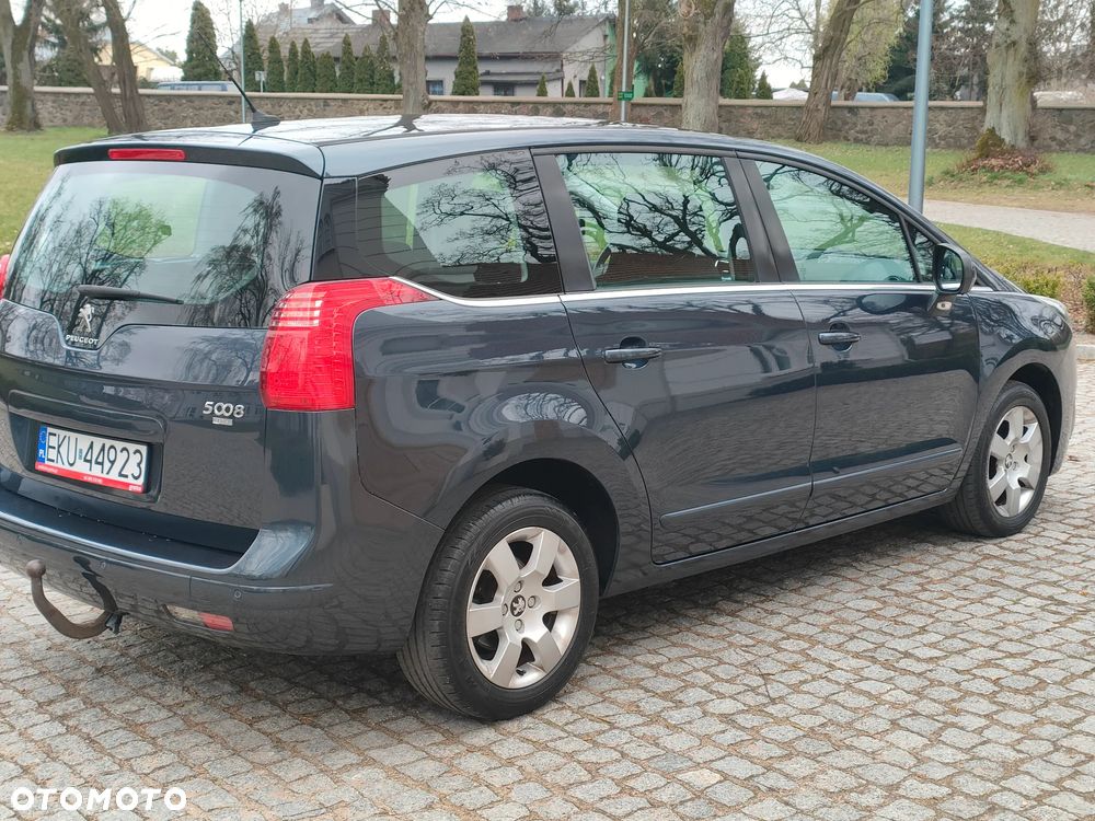 Peugeot 5008 - 8