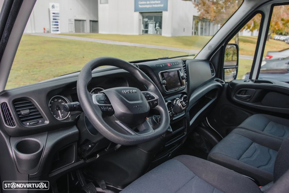 Iveco Daily 3.0 35-160 C/Plataforma - 20