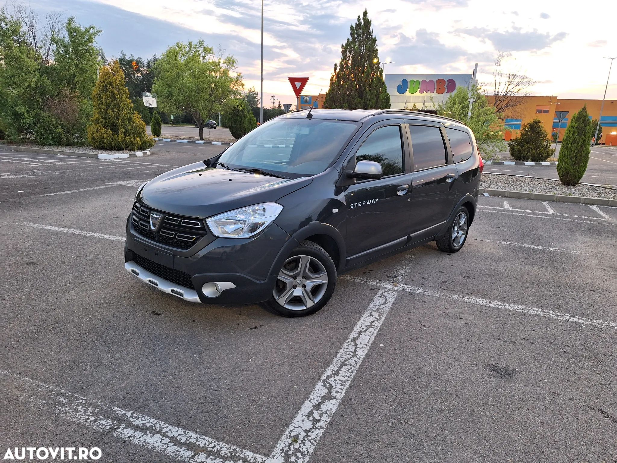 Dacia Lodgy dCi 110 Stepway - 1