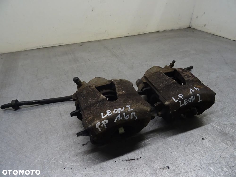 SEAT LEON I 1.6B ZACISK PRAWY LEWY PRZÓD PRZEDNI - 2