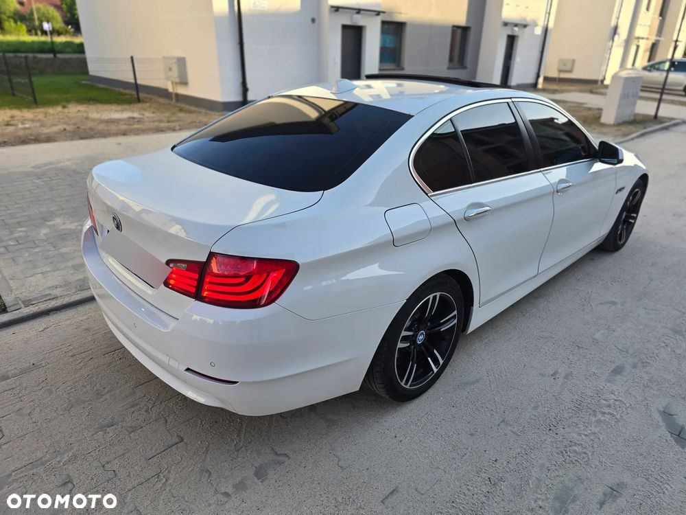 BMW Seria 5 525d Touring Luxury Line - 7