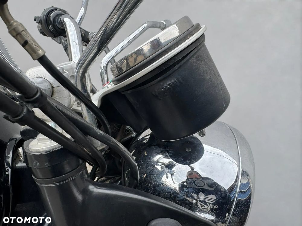 Triumph Bonneville - 12