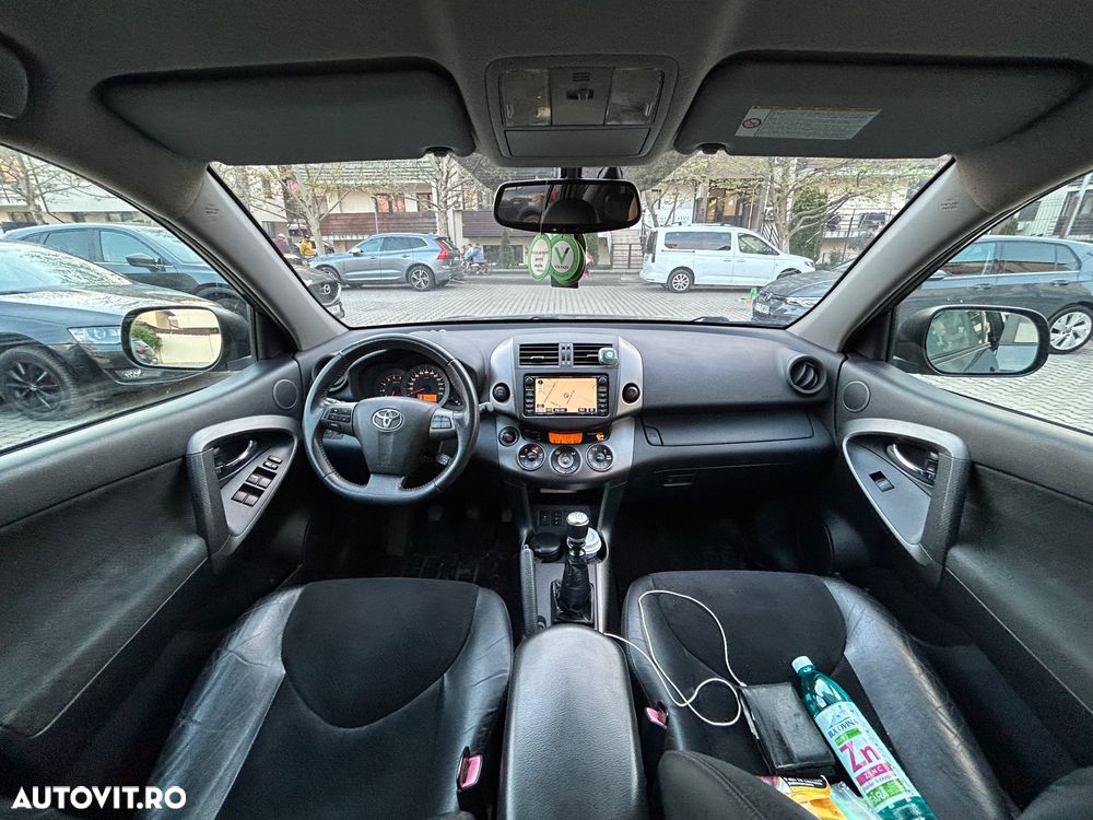 Toyota RAV4 - 10