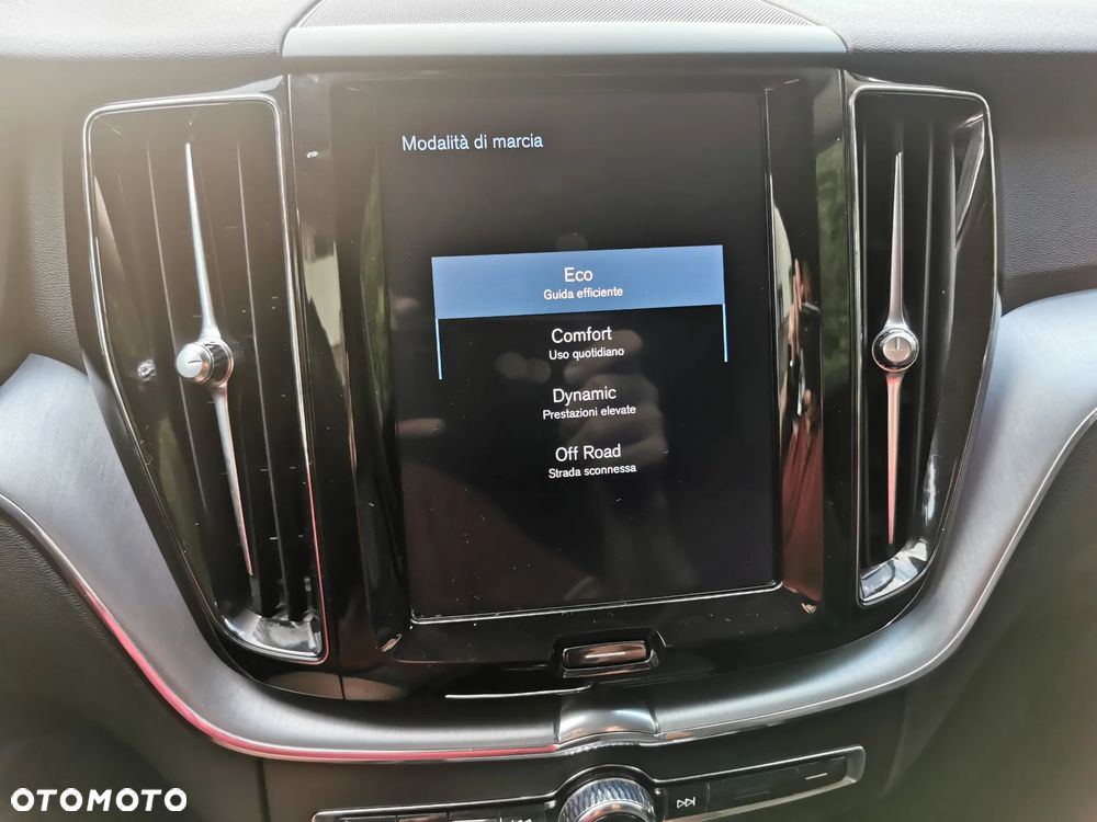 Volvo XC 60 B4 D AWD Geartronic Momentum Pro - 14