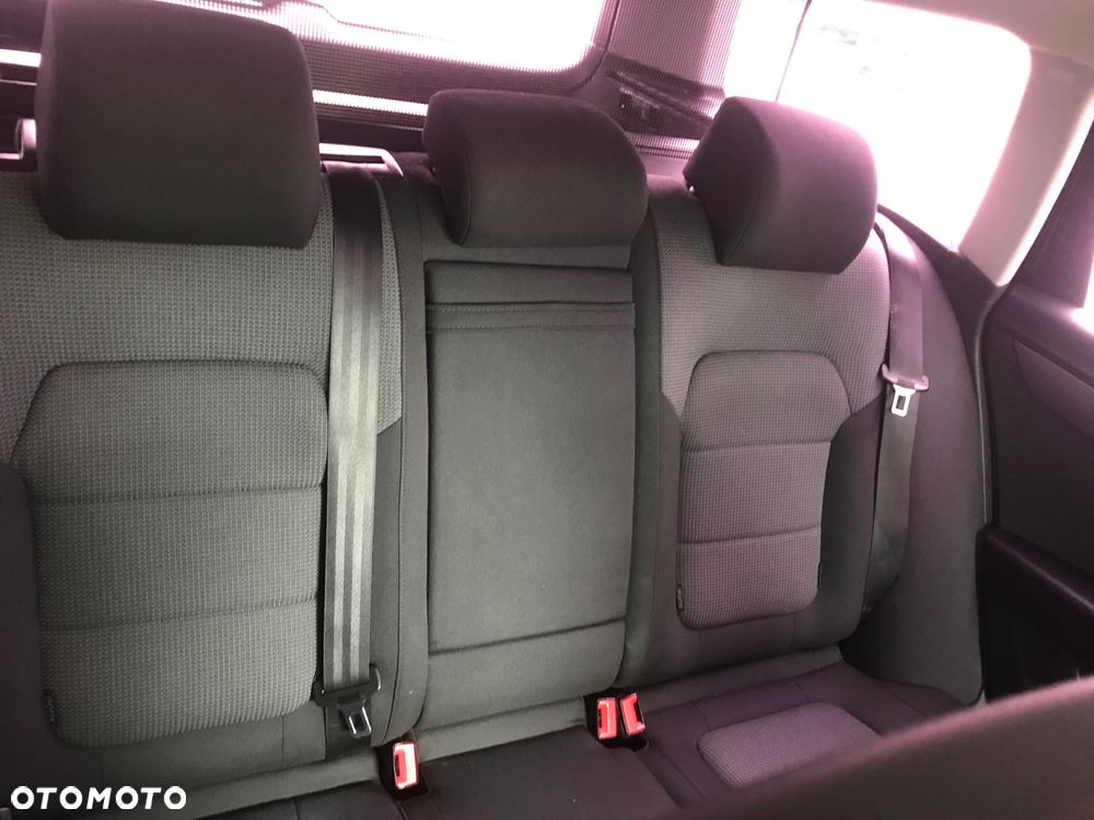Volkswagen Passat - 14