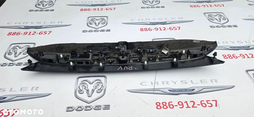 Chrysler Pacifica 2016- Blenda klapy bagażnika Listwa klapy Kamera cofania KOLOR  PUV - 8