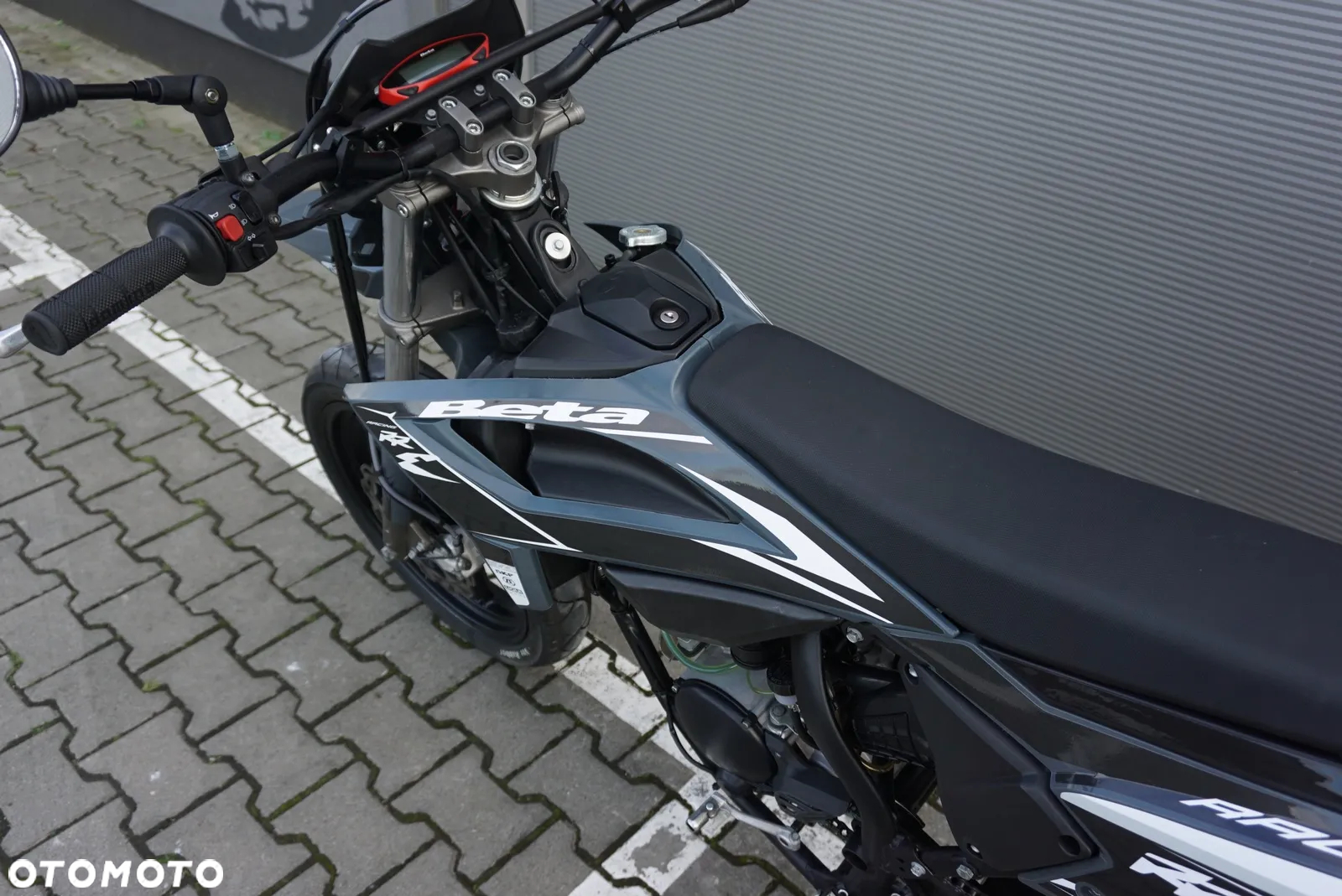 Beta RR - 16