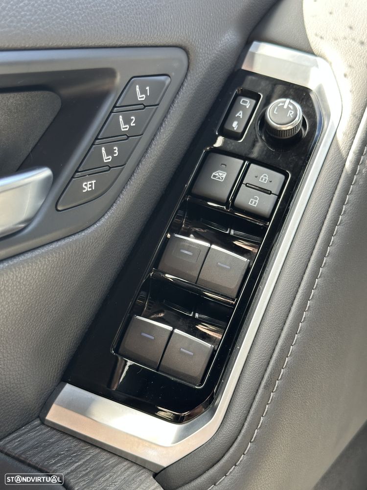 Toyota Land Cruiser 300 70th Anniversary - 43