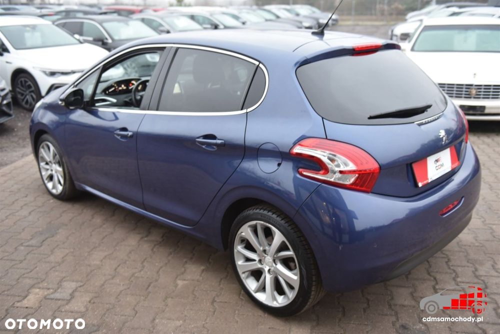Peugeot 208 - 8