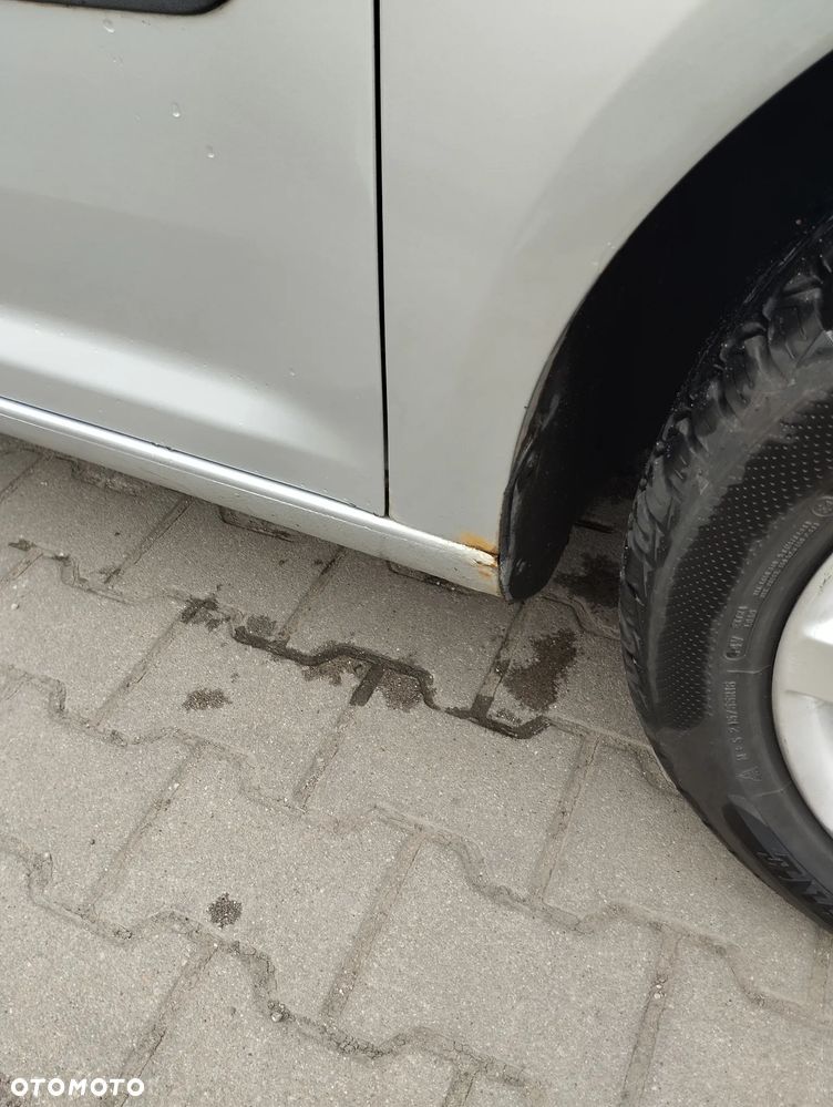 Volkswagen Touran 1.6 FSI Trendline - 16