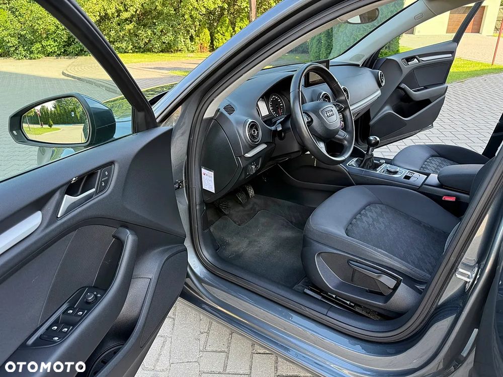 Audi A3 Sportback 1.6 TDI S line Sportpaket - 16