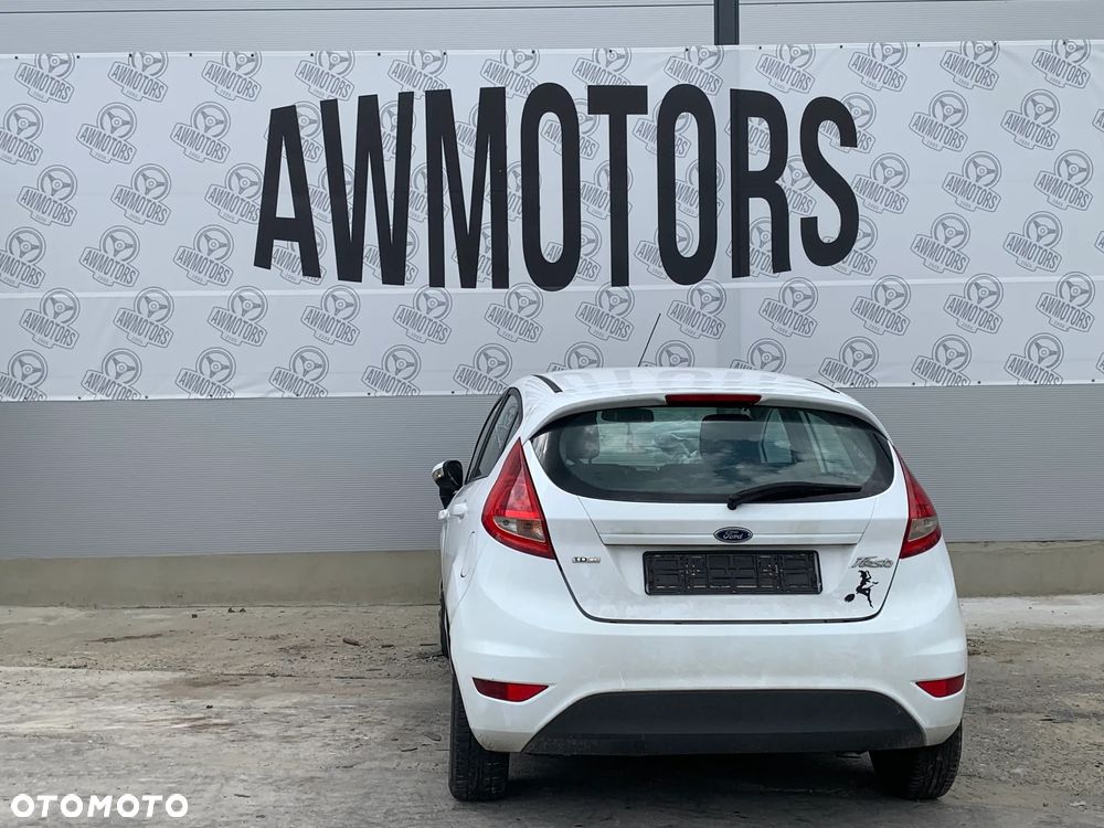 FORD FIESTA 2010 *SAMOCHÓD NA CZĘŚCI* 1496  MASKA, LAMPA, DRZWI, LUSTERKO, ZDERZAK, GRILL, BŁOTNIK, KLAPA, BELKA, DESKA, FOTELE, KANAPA, ĆWIARTKA KIEROWNICA, TARCZE, ZACISKI, ZAWIESZENIE, KOMPLETNY PRZÓD, KOMPLETNY TYŁ, LICZNIK, ZEGARY, PRAWE LEWE PRZÓD TYŁ - 4