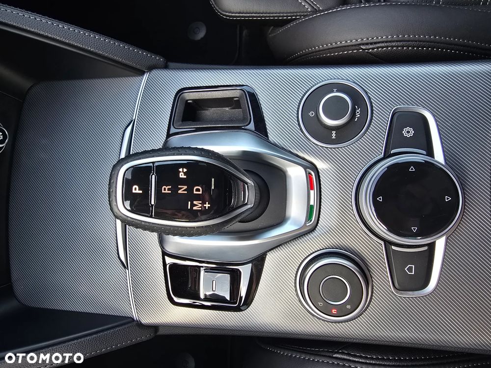 Alfa Romeo Stelvio 2.0 Turbo Veloce Q4 - 25