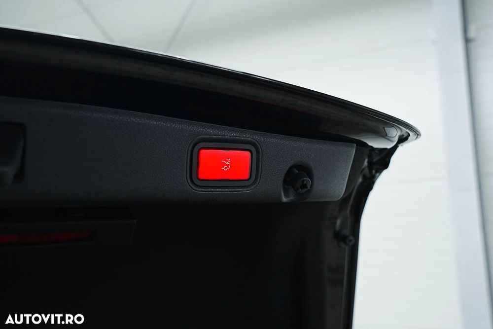 Mercedes-Benz E 300 de 9G-TRONIC AMG Line - 11