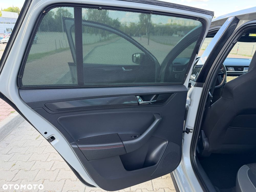 Skoda RAPID 1.0 TSI DSG Monte Carlo - 38