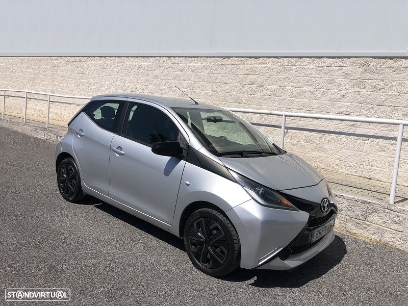 Toyota Aygo 1.0 X-Play - 1