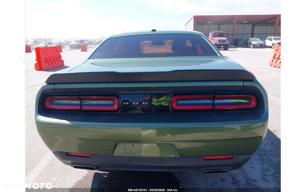 Dodge Challenger - 6